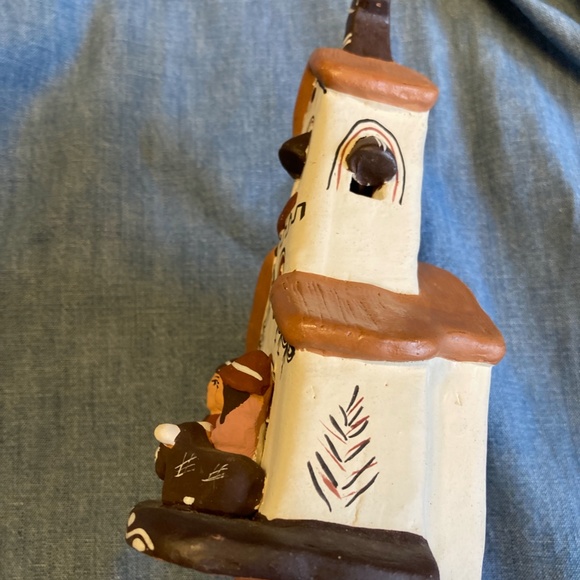 Peruvian red clay ceramic church scene with two adults and baby. - Picture 8 of 8